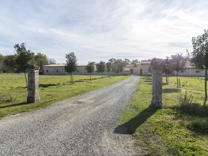 Le chemin menant au château des Graviers