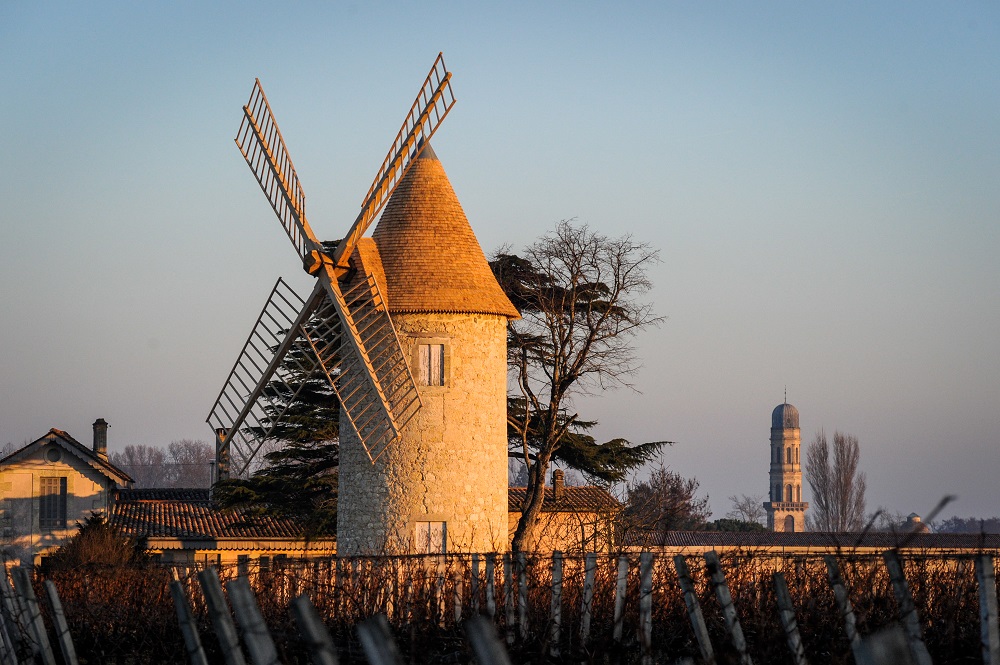 Moulin à vent en pays viticole, mais que reste-t-il de nos moulins à vent  en Médoc ? - Margaux Tourisme